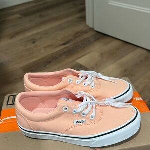 NWOT Women’s Vans Lace-Up Sneakers – Peach/Coral – Size 6